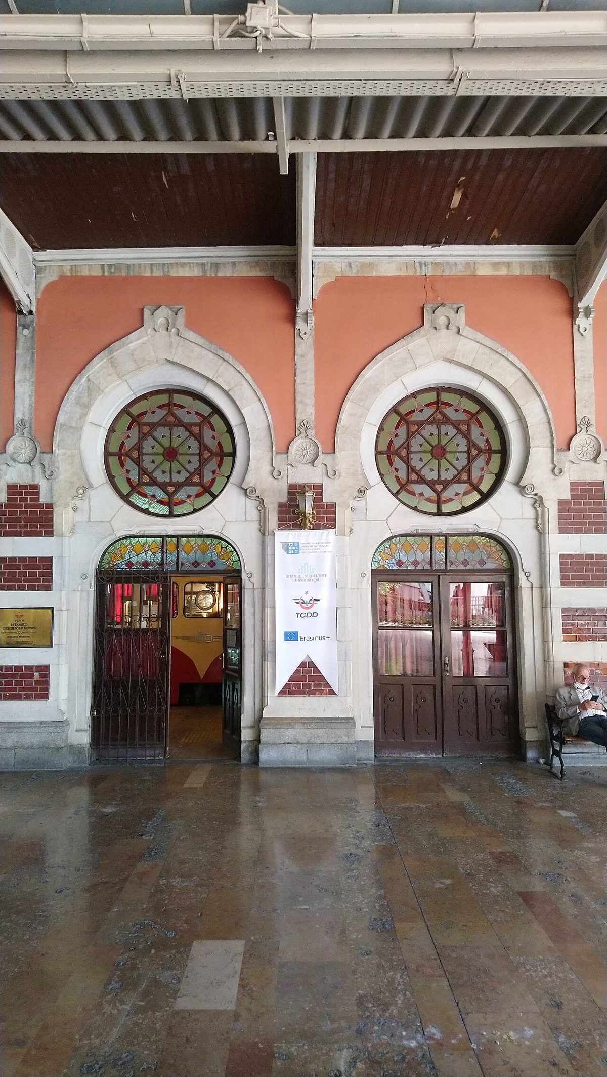 Sirkeci Garı'nın tarihî binası