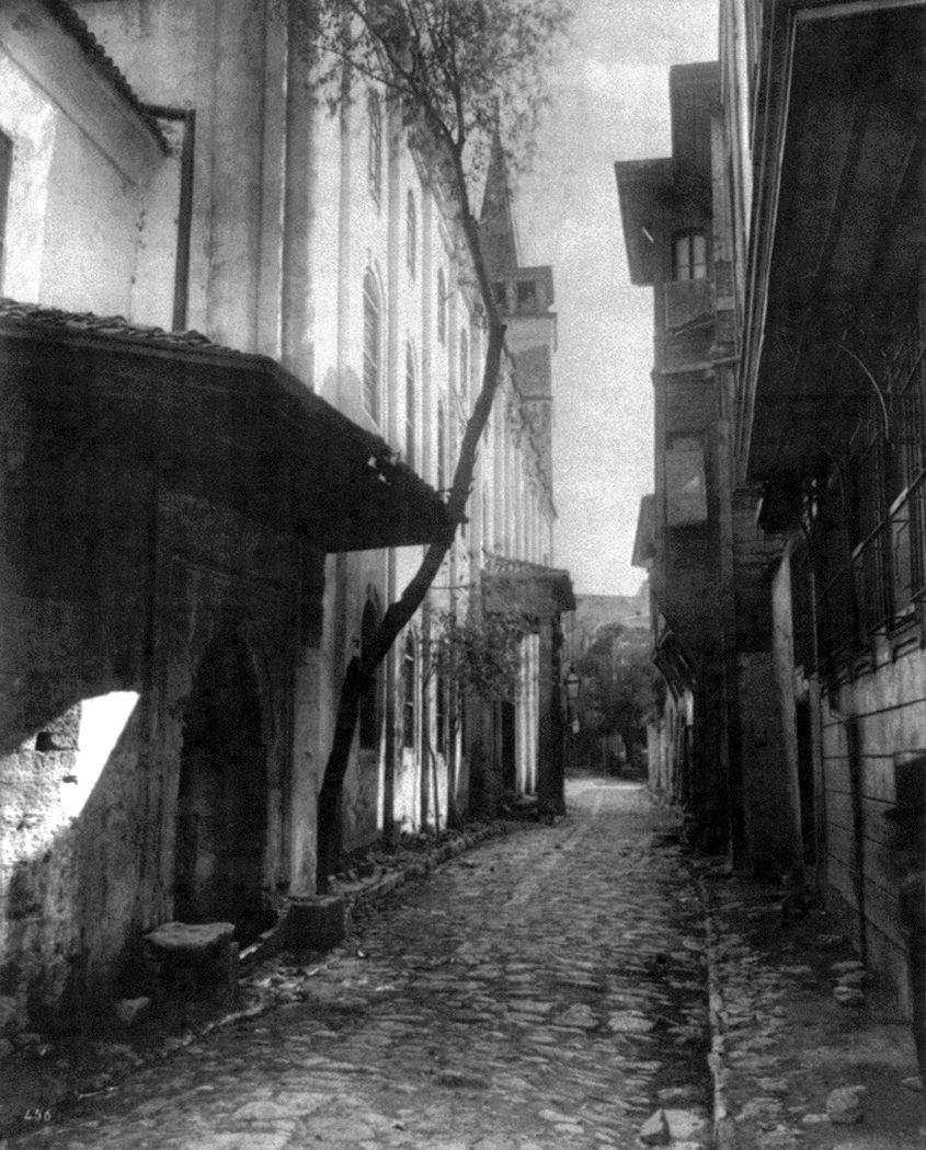 Galata'da bir sokak, on dokuzuncu yüzyıl sonu