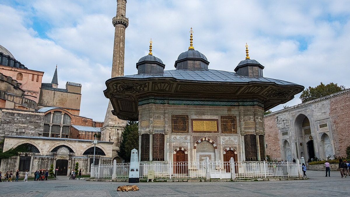 Topkapı Sarayı önündeki III. Ahmed Çeşmesi
