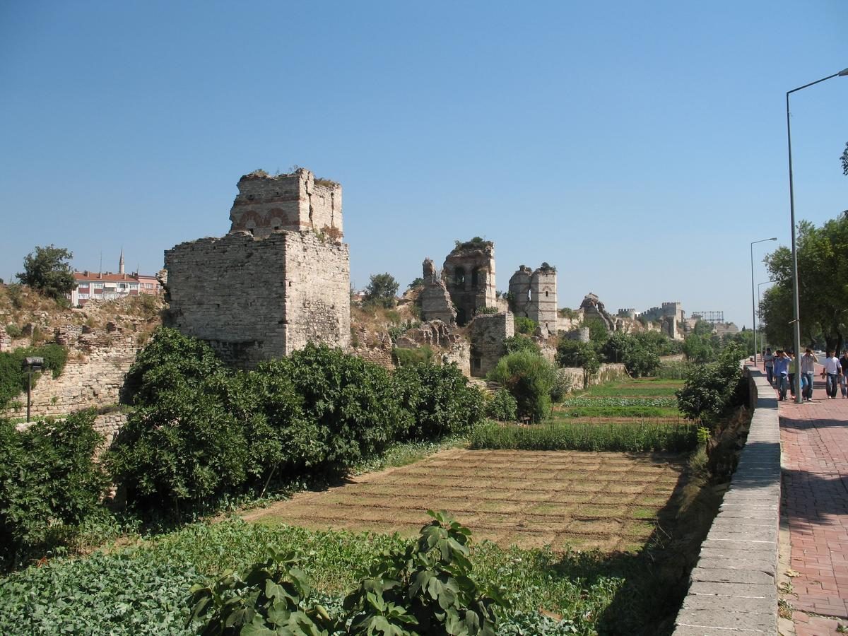 İstanbul'un Theodosius surlarının bir bölümü