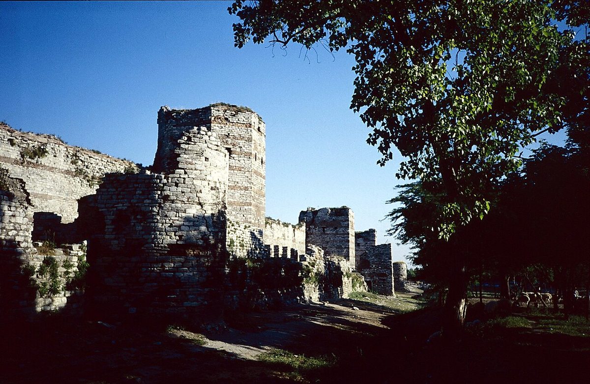 Theodosius surlarının 1991'de çekilmiş bir görünüşü