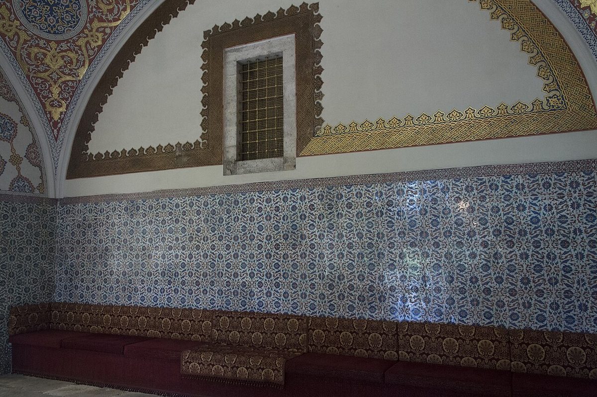 Kubbealtı'ndaki divan odasının içi