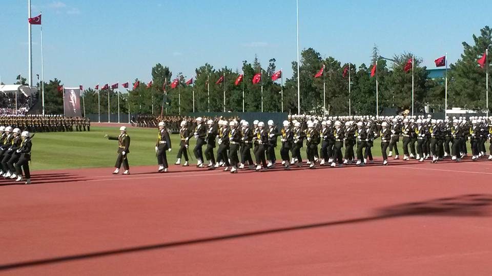 Kara Harp Okulu'nda bir tören geçişi