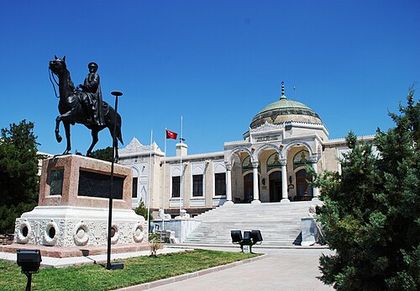 Atlı Atatürk Anıtı