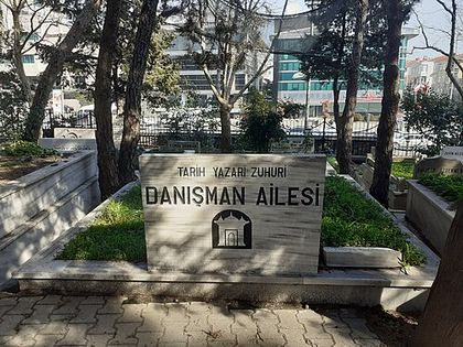 Zuhuri Danışman